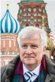  ?? Foto: Peter Kneffel, dpa ?? Horst Seehofer auf dem Roten Platz in Moskau.