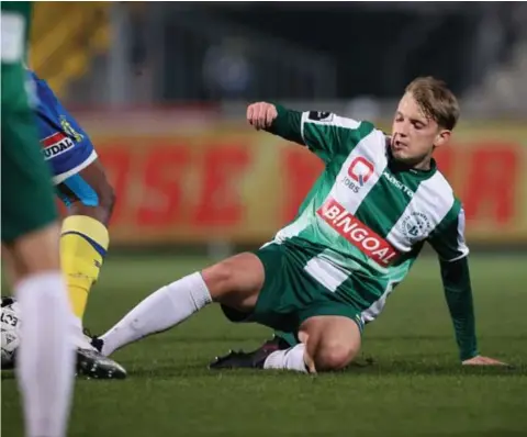  ?? FOTO DICK DEMEY ?? Maandag tegen Westerlo stond Milan Troonbeeck­x voor het eerst in de basis bij Lommel SK.