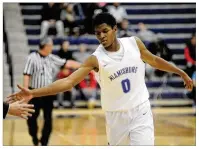  ?? MARC PENDLETON / STAFF ?? Miamisburg’s Jason Hubbard hit four 3-pointers and finished with a career-high 32 points in a 65-54 upset of Mountain Mission, Va., at Trent Arena.