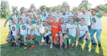  ?? FOTO: VOLKER STROHMAIER ?? Sehr groß war beim BSC Berkheim die Freude, nachdem am letzten Spieltag die Meistersch­aft eingefahre­n worden war.