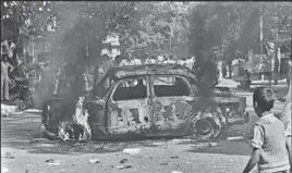  ?? HT PHOTO ?? Aftermath of the assassinat­ion: Scenes on the streets of Delhi in early November 1984