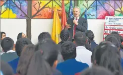  ?? RAJ K RAJ/HT PHOTO ?? Former British Prime Minister Tony Blair interacts with students at Tagore Internatio­nal School in New Delhi on Wednesday.