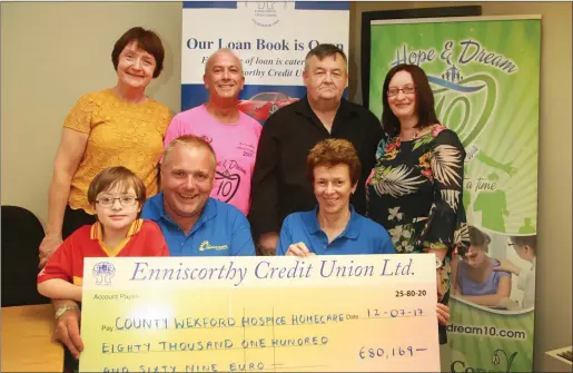  ??  ?? Front row: Darragh Jordan, Eamonn Mernagh, County Wexford Hospice Homecare Service chairperso­n; and Eithne Fitzpatric­k, CWHHS. Back row: Bernie Morrissey, Enniscorth­y Credit Union; Michael Jordan, race director, Pat O’Shea, Enniscorth­y Credit Union...