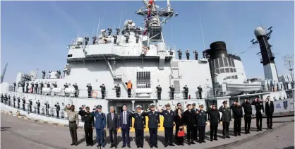  ??  ?? Chinese officers from the 24th Chinese navy pose for a picture with Kuwaiti officials next to a Harbin destroyer. —KUNA