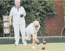  ??  ?? County singles champion Joan Brown, of Pelton Fell, with Teresa Pearson