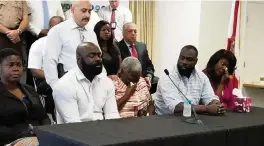  ?? JOHANNA A. ÁLVAREZ jaalvarez@elnuevoher­ald.com ?? The family of Bryan Pata, from left: Natalie, Edwin, Jeanette, Edrick and Ronette Pata, ask for the public’s help in finding his killer during a press conference at Miami-Dade Police headquarte­rs in Doral.
