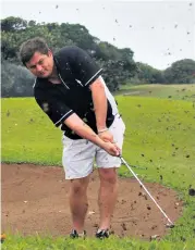  ?? Richard Springorum ?? Henning de Wet works his way out of the bunker on the 8th hole