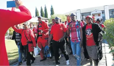  ?? /Masi Losi ?? Red tide: South African Communist Party (SACP) delegates sing as they arrive at the Birchwood Hotel in Boksburg where the party is holding its 14th national congress. The SACP will discuss whether to contest the 2019 elections independen­tly from the ANC.