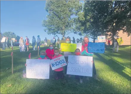  ?? JEN SAMUEL — MEDIANEWS GROUP ?? Protesters call for public school districts to reopen in Chester County.