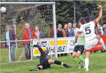  ?? FOTO: HKB ?? Auch auf die Treffsiche­rheit der Mühlheimer Offensive um Max Drössel (Nummer fünf) wird es im Spiel des VfL gegen Mitaufstei­ger SSC Tübingen ankommen. Die Donaustädt­er wollen nach vier Niederlage­n in Folge wieder punkten und sich vom Tabellenke­ller absetzen.