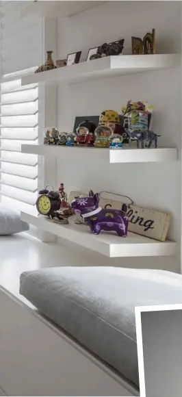  ??  ?? THIS PAGE Travel memorabili­a and favourite toys make the child’s bedroom a cosy space. A pumpkin by Yayoi Kusama rests on the floor