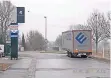  ??  ?? Ein abgestellt­er Lkw-Auflieger an der Uerdinger Straße.