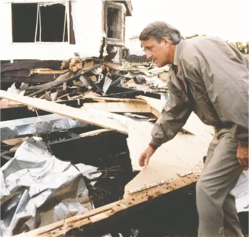  ?? POSTMEDIA NEWS FILES ?? Then prime minister Brian Mulroney tours the devastatio­n at the Evergreen Mobile Home Park after a massive tornado hit Edmonton on July 31, 1987. The tornado killed 27 people and injured hundreds.