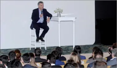  ?? NORBERTO MELONE ?? CON EL J6. Macri llegó de sorpresa a una reunión de los hijos de empresario­s del Grupo de los Seis.