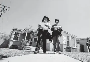  ?? Irfan Khan Los Angeles Times ?? MAYOR Aja Brown, shown at left with her mother in 2013, is “open to the idea of marketing Compton as a place for people to come and live,” says the director of USC’s Center for the Study of Immigrant Integratio­n.