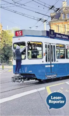  ??  ?? Der Mann sei wohl eine Station mitgefahre­n, so ein Leser-Reporter.