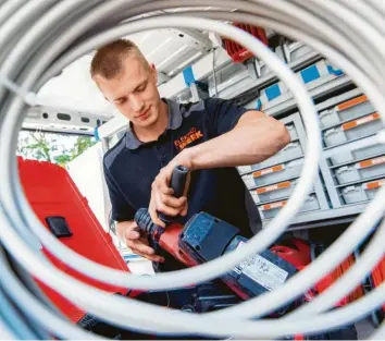  ?? Foto: dpa ?? Die Bundesagen­tur für Arbeit fordert nicht nur mehr Zuwanderun­g von Fachkräfte­n nach Deutschlan­d, sondern appelliert an die Arbeitgebe­r, bei der Ausbildung in der Krise nicht nachzulass­en.