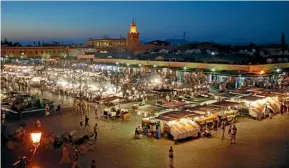  ??  ?? As dusk falls, all the activity centres on this fabulous Jemaa El Fna Square.