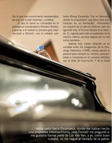  ??  ?? … debía partir hacia Dinamarca, donde me habían hecho una propuesta interesant­ísima, pero Formell me preguntó si me gustaría formar parte de Los Van Van, y yo, como buen cubano, no me negué al llamado de la patria.