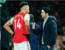  ?? — AFP photo ?? Arsenal’s Spanish head coach Mikel Arteta (R) speaks with Arsenal’s Gabonese striker Pierre-Emerick Aubameyang (L) during the English Premier League football match between Arsenal and Manchester United at the Emirates Stadium in London.