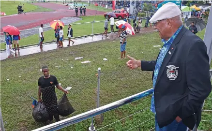  ?? Photo: DEPTFO News ?? Prime Minister Sitiveni Rabuka gestures to Irinimo Kautitubun­a while he picks up rubbish at Churchill Park in Lautoka on March 30, 2024.