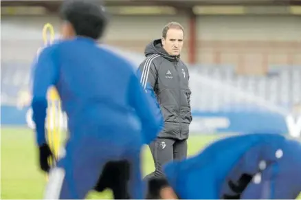  ?? Foto: Club Atlético Osasuna ?? Jagoba Arrasate, durante el entrenamie­nto de ayer en Tajonar.