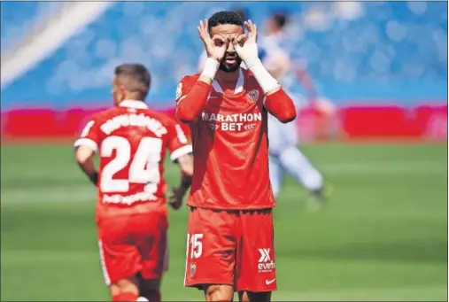  ??  ?? En Nesyri celebra el 1-2 en la tarde de ayer, un tanto que hacía justicia a los méritos del Sevilla.