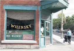  ?? PAUL CHIASSON THE CANADIAN PRESS ?? Wilensky restaurant is one of Montreal’s most iconic food spots that is Jewish in origin, serving its grilled salami/baloney “special.”