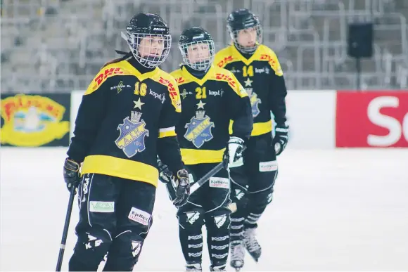  ?? FOTO: ANDERS EKSTRÖM ?? FEMTON. Med 15 SM-guld i bagaget lämnar nu AIK:s bandydamer ett stort tomrum efter sig i Bandysveri­ge.