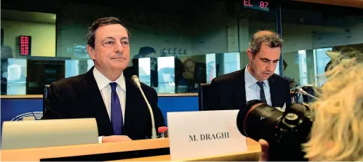  ??  ?? Audizione Il presidente della Bce Mario Draghi (nella foto) ha parlato ieri in un’audizione davanti al Parlamento europeo