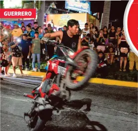  ?? ?? Motociclis­tas de todo el país se concentrar­on en La Condesa de Acapulco para realizar el Acamoto, que estuvo suspendido por dos años por la pandemia de Covid19