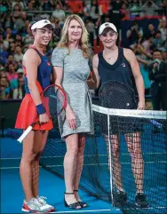  ?? PROVIDED TO CHINA DAILY ?? Tennis legend Staffi Graf is flanked by China’s Wang Qiang and Ashleigh Barty of Australia before Sunday’s final of the WTA Elite Trophy Zhuhai. Wang beat Garbine Muguruza to become the first Chinese to reach the final, but lost to Barty 6-3, 6-4.