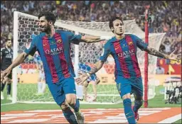  ?? FOTO: PERE PUNTÍ ?? Neymar, celebrando el gol junto a André Gomes, que le dio la asistencia