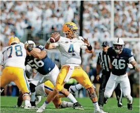  ?? [AP PHOTO] ?? Pittsburgh quarterbac­k Max Browne looks to pass against Penn State during a 33-14 loss to the Nittany Lions on Sept. 9 in State College, Pa.