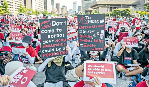  ??  ?? More than 70,000 women gathered in the South Korean capital of Seoul to protest against the rise of hidden-camera pornograph­y in schools, offices, trains and lavatories