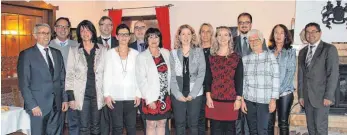  ?? FOTO: AOK ?? Die AOK Ostwürttem­berg hat ihre Jubilare geehrt. Das Bild zeigt von links: Josef Bühler, Geschäftsf­ührer der AOK, Walter Gold, Silke Moser, Uwe Kreusel, Simone Kohle, Thomas Hauser, Barbara Starz, Manuela Pöpperl, Susanne Stütz, Ines Wieland, Tobias...