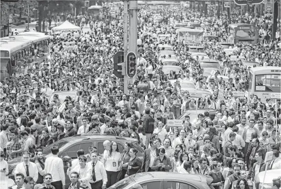  ?? Rebecca Blackwell / Associated Press ?? People evacuated from office buildings gather in Reforma Avenue after an earthquake in Mexico City on the anniversar­y of a 1985 quake that did major damage.