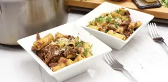  ?? KARON LIU/TORONTO STAR ?? The Harbord Room is no longer, but its duck ragu rigatoni lives on with this recipe.