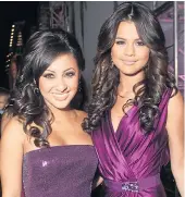  ??  ?? Francia and Selena in Los Angeles in 2011