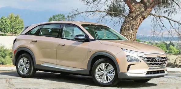  ?? GRaEME FLETCHER/DRIVING ?? The 2019 Hyundai Nexo can easily handle both a fast-moving highway or an urban environmen­t — and all while leaving zero local emissions.