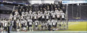  ?? Mark Humphrey The Associated Press ?? The Patriots assemble for their team photo Saturday at U.S. Bank Stadium in Minneapoli­s. New England remains a 4½-point favorite in Sunday’s Super Bowl.