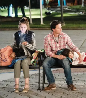  ?? PHOTOS: PARaMOUNT PICTURES ?? Characters played by Gustavo Quiroz, left, Rose Byrne, Mark Wahlberg and Julianna Gamiz navigate the shoals of foster parenting in the new comedy-drama Instant Family.