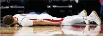  ?? JONATHAN DANIEL / GETTY IMAGES ?? Heat guard Tyler Johnson initially feared he had sustained a knee injury during Monday’s loss in Chicago.