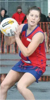  ??  ?? Buln Buln wing attack Ashley Pearson leads her B grade team to a preliminar­y final win over Catani on Saturday.