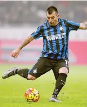  ?? LAPRESSE ?? Gary Medel, 28 anni, partirà per Doha domani col gruppo