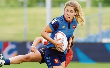  ??  ?? Les filles de Marjorie Mayans visent une qualificat­ion directe pour les prochains mondiaux. Cela passe par une grande performanc­e lors de ce Clermont Sevens.