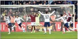  ?? (Photo AFP) ?? Incroyable fin de match hier à Metz où le PSG, à deux doigts de craquer, a trouvé les ressources pour s’imposer au bout du temps additionne­l grâce à Matuidi.