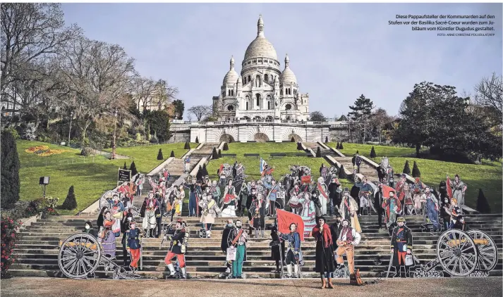  ?? FOTO: ANNE-CHRISTINE POUJOULAT/AFP ?? Diese Pappaufste­ller der Kommunarde­n auf den Stufen vor der Basilika Sacré-Coeur wurden zum Jubiläum vom Künstler Dugudus gestaltet.