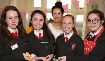  ??  ?? Matilda Meaney, Alannah McCann, Aine Ní Riagain (teacher), Isla Roban-Kelly and Mikayla O’Leary.