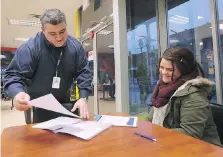  ?? DAN JANISSE/WINDSOR STAR ?? Sutherland Global Services senior manager of recruiting Giulio Desando, left, speaks with job seeker Taylor Warren.